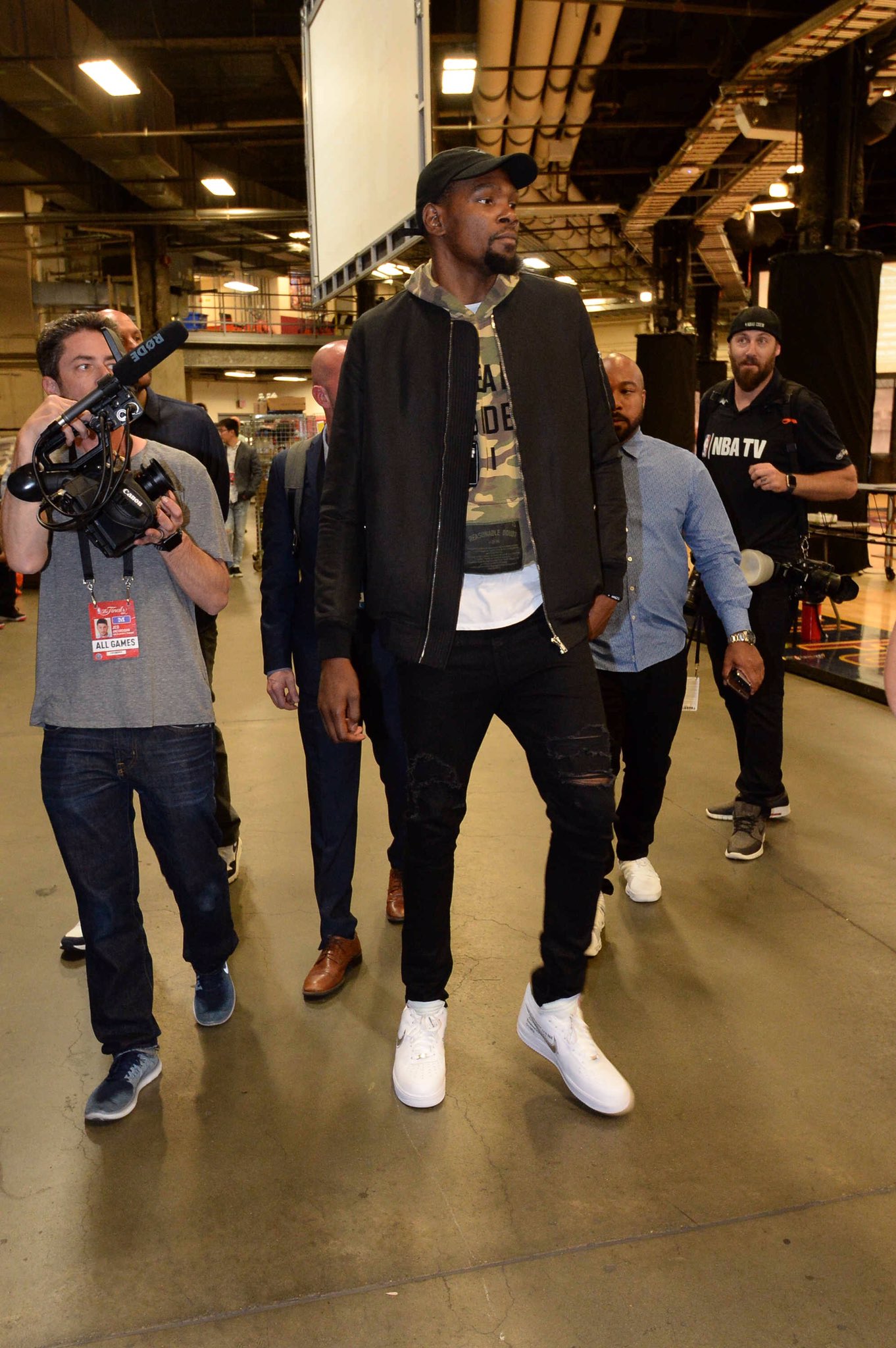 利用边后卫 利用边后卫